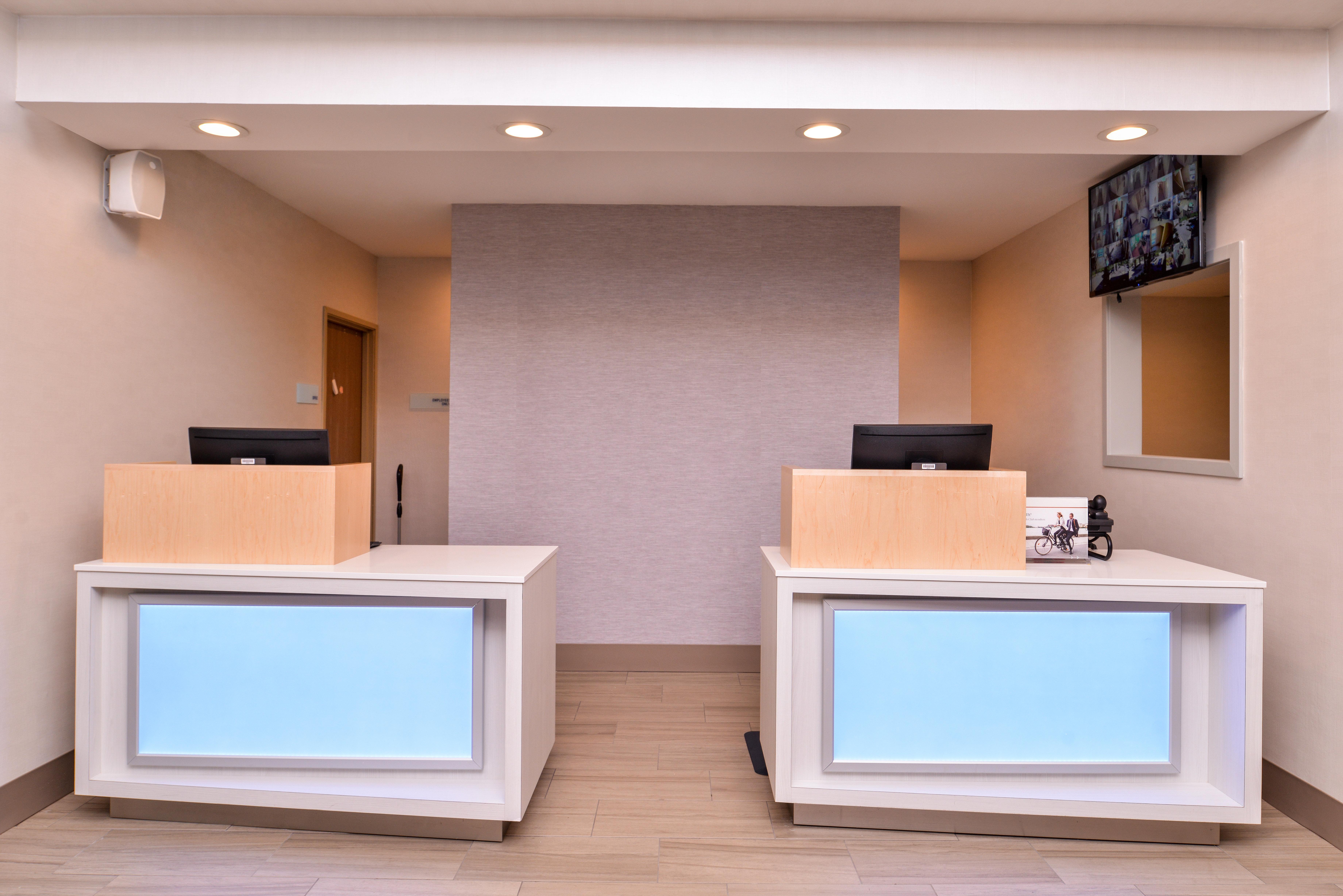Holiday Inn Express & Suites Lacey - Olympia By Ihg Exterior photo